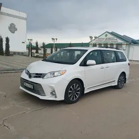 Toyota Sienna 2020