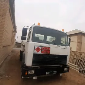 MAZ Ýangyç daşayjy ulag