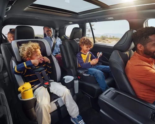 Toyota отзывает около 550 тысяч кроссоверов Highlander из-за проблемы с сиденьями