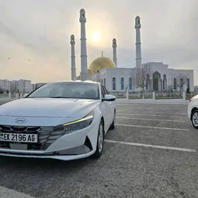 Hyundai Elantra 2022