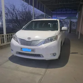 Toyota Sienna 2010