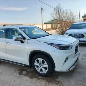 Toyota Highlander 2021