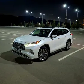 Toyota Highlander 2021