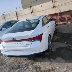 Hyundai Elantra 2022