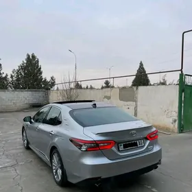 Toyota Camry 2018