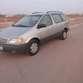 Toyota Sienna 2002