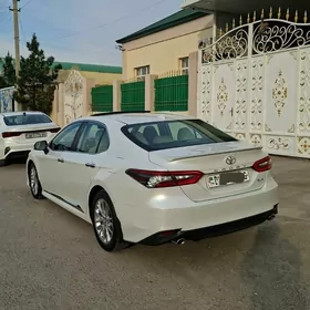 Toyota Camry 2021