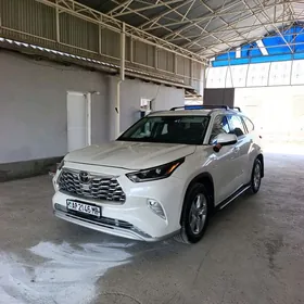 Toyota Highlander 2021