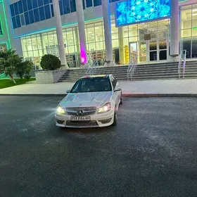 Mercedes-Benz C350 2011