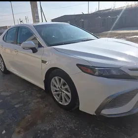 Toyota Camry 2021