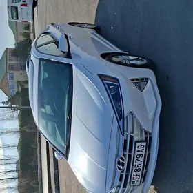 Hyundai Elantra 2019