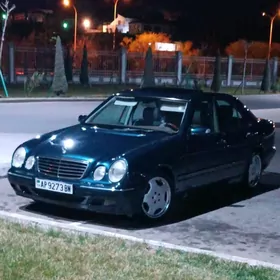Mercedes-Benz E320 2000