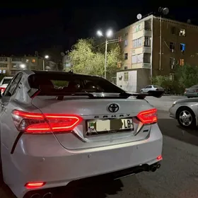 Toyota Camry 2019