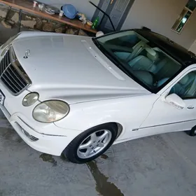 Mercedes-Benz E320 2003
