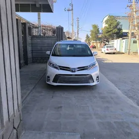 Toyota Sienna 2020