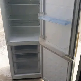 холодильник Samsung