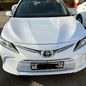 Toyota Camry Hybrid 2021