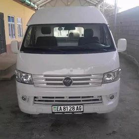 Toyota Hiace 2015