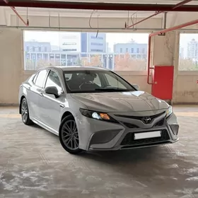 Toyota Camry 2021