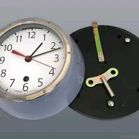 Судовые антимагнитные часы