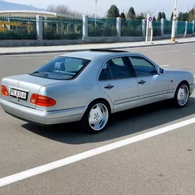 Mercedes-Benz E320 1996