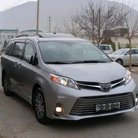 Toyota Sienna 2019