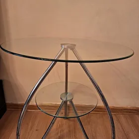 стеклянный столик