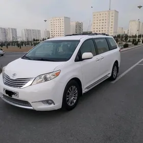 Toyota Sienna 2013