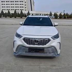 Toyota Highlander 2021