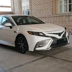 Toyota Camry 2021