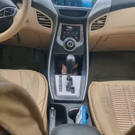 Hyundai Elantra 2013