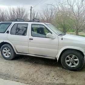 Nissan Pathfinder 1996