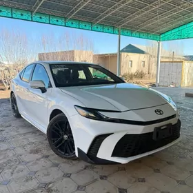 Toyota Camry Hybrid 2025