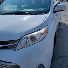 Toyota Sienna 2017
