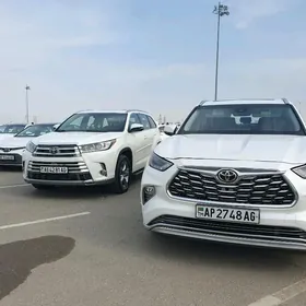 Toyota Highlander 2021