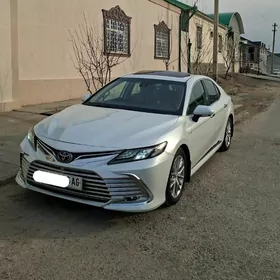 Toyota Camry 2021