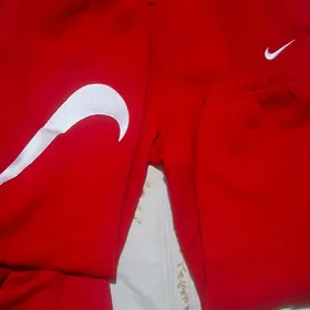 nike spartivka usti asak