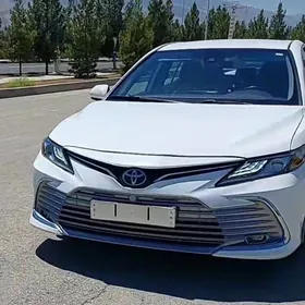 Toyota Camry 2021