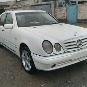Mercedes-Benz E320 1996