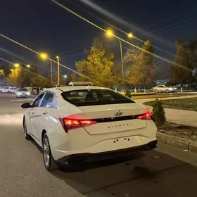 Hyundai Elantra 2022