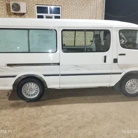 Toyota Hiace 2010