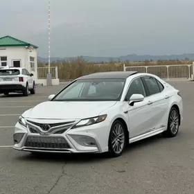 Toyota Camry 2021