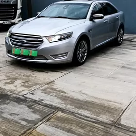 Ford Taurus 2017