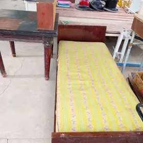 кровать стол полка