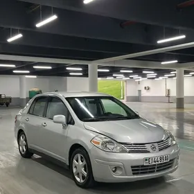 Nissan Versa 2011