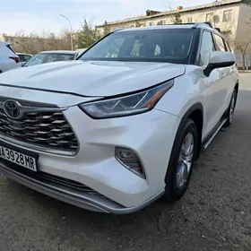 Toyota Highlander 2021