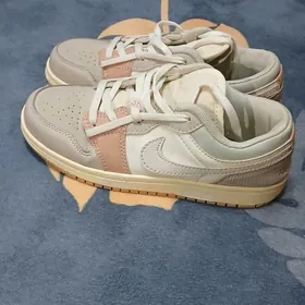 Täze nike krasofka.