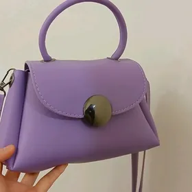 Kiçi sumka udobnyý.