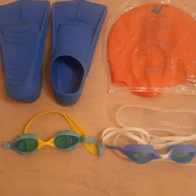 Шапка и очки для плавания