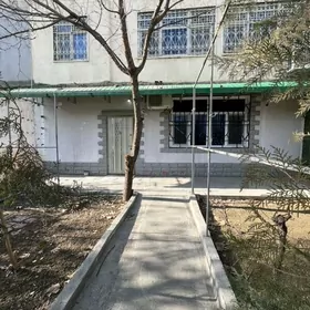 3-комн. 1-этаж  1-мкр.